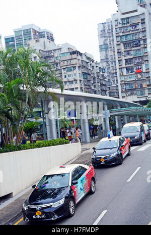 Coda dei taxi vicino al confine tra la Cina e Macao, Macao Foto Stock