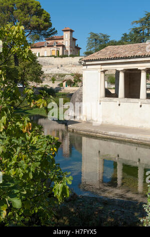 "Vallon de Tourne', casa di tre molle e una storica casa di lavaggio che utilizza la loro acqua, Bourg Saint-Andéol, Francia Foto Stock