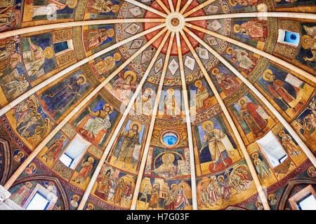 Affreschi romanici all'interno della cupola del Battistero Romanico di Parma, circa 1196, (il Battistero di Parma), Italia Foto Stock