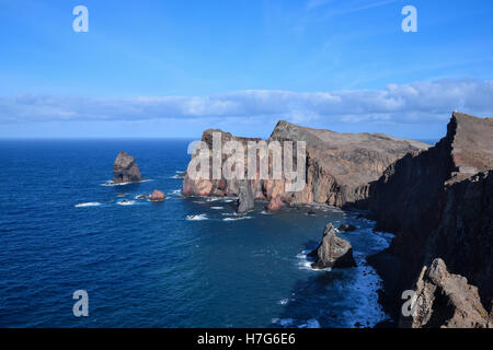 Nord est scogliere di Madera, Ponta do Rosto Foto Stock