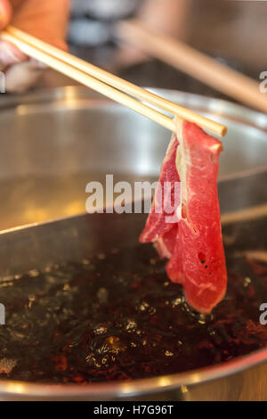 Wagyu Carni bovine Premio per lo shabu e yakiniku con chopstocks Foto Stock