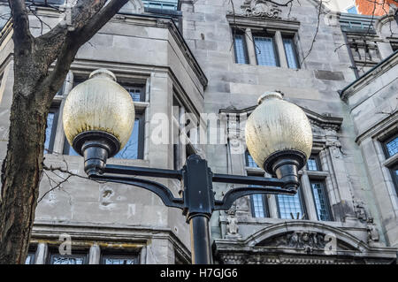 Lampada posta nella città vecchia, Montreal Foto Stock