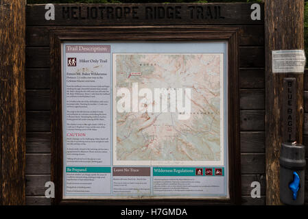 Heliptrope Ridge trail Mappa pubblicato su una tavola di legno a Mt Baker selvaggia zona nel North Cascades Range. Washington, Stati Uniti d'America. Foto Stock