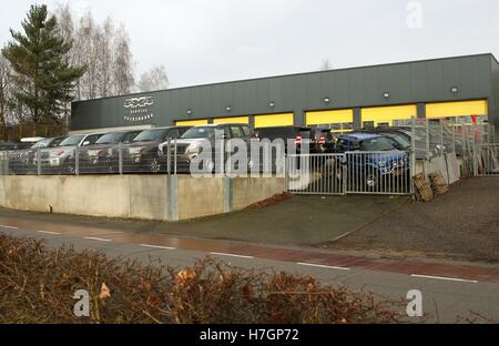 4x4 veicolo di Vendita & Assistenza business su De Valkenburg nella città mercato di Valkenburg aan de Geul Paesi Bassi NL 2016 Foto Stock