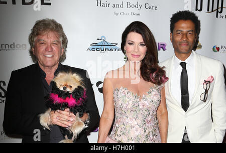 3 novembre 2016 - Hollywood, CA, Stati Uniti - 03 novembre 2016 - Hollywood, California - Ken Todd, Lisa Vanderpump, Eric Benítez©t. Vanderpump cani Foundation gala tenutosi presso il Chi cosa indossare Store. Photo credit: AdMedia (credito Immagine: © AdMedia via ZUMA filo) Foto Stock