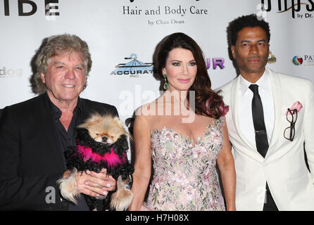 Hollywood, CA, Stati Uniti d'America. 3 Novembre, 2016. 03 Novembre 2016 - Hollywood, California - Ken Todd, Lisa Vanderpump, Eric Benét. Vanderpump cani Foundation gala tenutosi presso il Chi cosa indossare Store. Photo credit: AdMedia © AdMedia/ZUMA filo/Alamy Live News Foto Stock