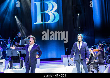 Bournemouth, Regno Unito. 05 Nov, 2016. Michael Ball e Alfie Boe live in concerto presso il Centro Internazionale di Bournemouth Credito: Charlie Raven/Alamy Live News Foto Stock