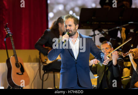 Bournemouth, Regno Unito. 05 Nov, 2016. Michael Ball e Alfie Boe live in concerto presso il Centro Internazionale di Bournemouth Credito: Charlie Raven/Alamy Live News Foto Stock