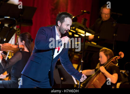 Bournemouth, Regno Unito. 05 Nov, 2016. Michael Ball e Alfie Boe live in concerto presso il Centro Internazionale di Bournemouth Credito: Charlie Raven/Alamy Live News Foto Stock