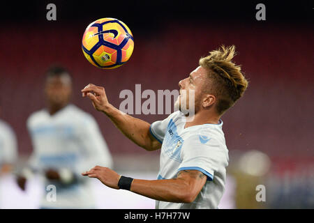 Napoli, Italia. 05 Nov, 2016. Ciro immobile del Lazio in azione durante la Serie A match tra SSC Napoli e SS Lazio allo Stadio San Paolo il 05 novembre 2016 a Napoli, Italia. Credito: marco iorio/Alamy Live News Foto Stock