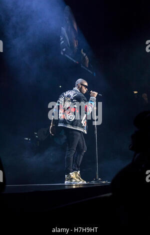 Los Angeles, California, USA. 5 Novembre, 2016. Usher esegue al vero e proprio show 2016 presentati da Real 92,3 al Forum di Los Angeles, Ca credito: la foto di accesso/Alamy Live News Foto Stock