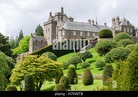 Il procedimento formale di giardini terrazzati di Drummond Castle Gardens, Muthill, vicino a Crieff, Perthshire Scozia Scotland Foto Stock