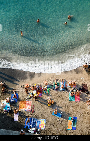 Spiaggia di Sorrento sul golfo di Napoli, Italia, Europa Foto Stock