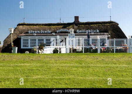 Ristorante e spiaggia coffeehouse Halligblick, Norderhafen Harbour, Nordstrand isola, Schleswig-Holstein Foto Stock