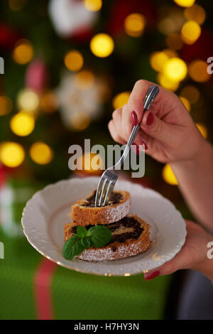 Poppyseed cake e forcella in argento Foto Stock