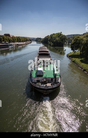 Canali in barca sul fiume Main, Würzburg, in Germania, in Europa. Foto Stock