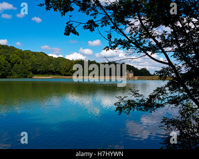 Vista su Linacre serbatoio vicino Cutthorpe e Chesterfield in North East Derbyshire England Regno Unito Foto Stock