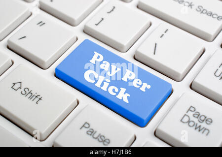 Blue pay per click tasto sulla tastiera Foto Stock