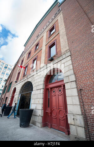 La parte anteriore dello storico mercato di San Lorenzo in corrispondenza di un angolo della parte anteriore e Jarvis strade nel centro cittadino di Toronto Ontario Canada Foto Stock