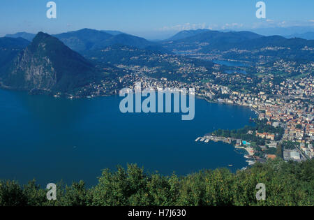 Vista dal Monte Bre sopra Lugano e Lago di Lugano, panorama, Ticino, Svizzera, Europa Foto Stock