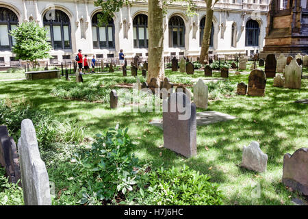 New York City,NY NYC Lower Manhattan,Financial District,Trinity Church,Diocesi episcopale,Trinity Churchyard,sepoltura,cimitero,Headstone,NY1607200 Foto Stock