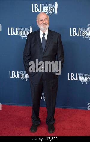 Il direttore Rob Reiner sul tappeto rosso prima di una proiezione del suo nuovo film LBJ presso la LBJ Presidential Library Ottobre 22, 2016 in Austin, Texas. Foto Stock