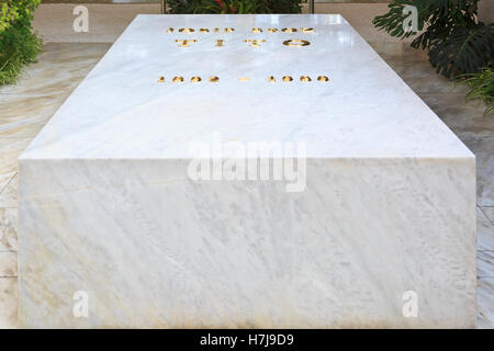 La tomba del maresciallo Josip Broz Tito (1892-1980) presso il suo mausoleo a Belgrado in Serbia Foto Stock