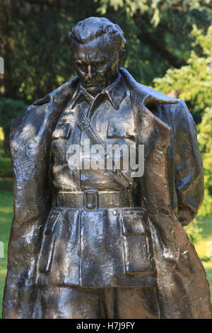 Statua del maresciallo Josip Broz Tito (1892-1980) da Antun Augustincic (1900-1979) presso la casa dei fiori a Belgrado in Serbia Foto Stock