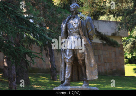 Statua del maresciallo Josip Broz Tito (1892-1980) da Antun Augustincic (1900-1979) presso la casa dei fiori a Belgrado in Serbia Foto Stock