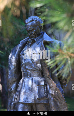 Statua del maresciallo Josip Broz Tito (1892-1980) da Antun Augustincic (1900-1979) presso la casa dei fiori a Belgrado in Serbia Foto Stock