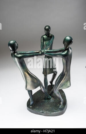 Ballerini, patinato scultura in gesso 1975 da scultore francese Jean Henninger Foto Stock