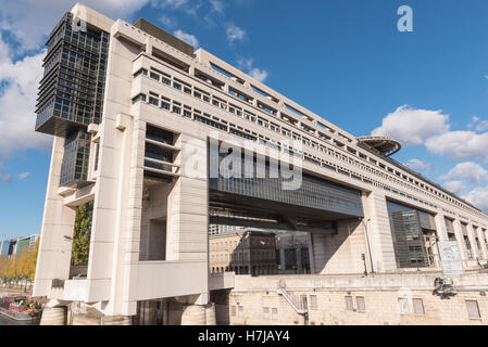 Parigi, Francia - 05 novembre 2016- sede del Ministero francese delle Finanze ed economia nel quartiere di Bercy estendentesi uovere Foto Stock