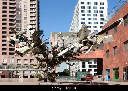 La scultura al di fuori del Museo di Arte Contemporanea di Los Angeles (MOCA). Foto Stock