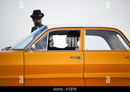 Un drago arriva! È un 2016 dramma iraniano film diretto da Mani Haghighi. È stato scelto di competere per l'Orso d'Oro al 66° Festival Internazionale del Cinema di Berlino Questa fotografia è per il solo uso editoriale ed è il copyright del film company e/o il fotografo assegnato dal film o società di produzione e può essere riprodotto solo da pubblicazioni in congiunzione con la promozione del film di cui sopra. Un credito per il film company è richiesto. Il fotografo deve anche essere accreditato quando noto.essere accreditato quando noto. Foto Stock