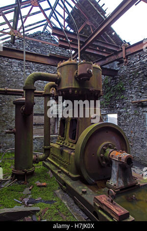 Macchinari in un abbandonata miniera di ardesia costruire sopra Llanberis in Galles del Nord. Foto Stock