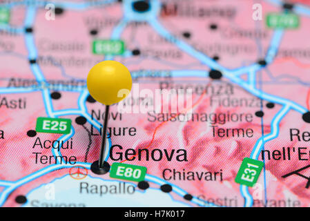 Genova imperniata su una mappa di Italia Foto Stock
