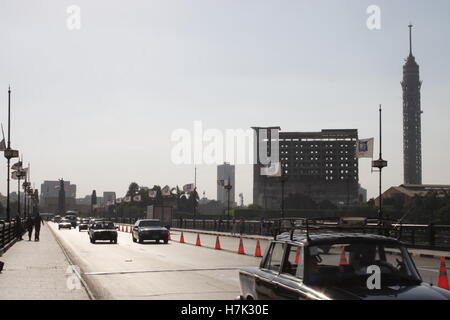 Ampio angolo di visione di Qasr El Ponte sul Nilo Foto Stock