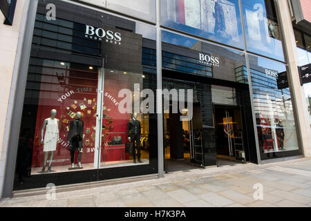 BOSS iconico abbigliamento fashion shop in Manchester. Foto Stock