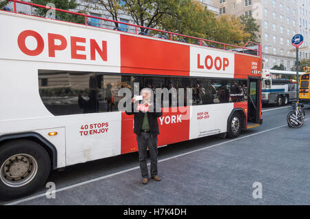 Double Decker Open Loop tour bus nella città di New York Foto Stock