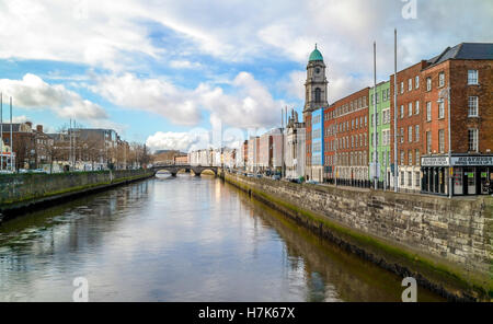 Vista di Dublino con il fiume Liffey - Irlanda Foto Stock