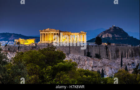 Il Partenone di Atene al crepuscolo e tempo, Grecia Foto Stock