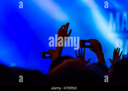 Appassionati di open air concerto dal vivo Foto Stock