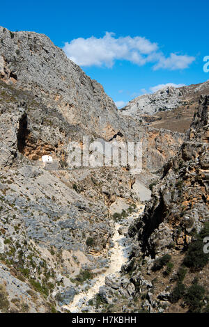 Griechenland, Kreta, Kaplle an der Strasse in der Kourtaliotiko-Schlucht bei Plakias Foto Stock