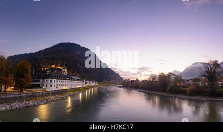 Rattenberg: Città Vecchia, fiume Inn, waterfront Agostino Monastero, Rattenberg Castello, Alpbachtal & Tiroler Seenland regione Tirolo, Foto Stock