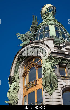 Sculture sulla cupola del cantante House di San Pietroburgo, Russia Foto Stock