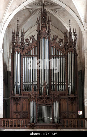 Organo, prodotta 1852-55, Cattedrale di Lucon, La Cathedrale Notre-Dame de l'Assomption, Luçon, della Vandea, Francia Foto Stock