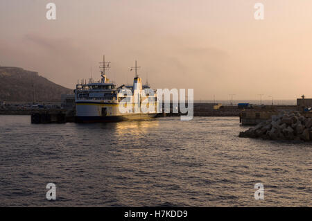 Malta e Gozo - Canale di Gozo Line traghetto tra le isole. Foto Stock