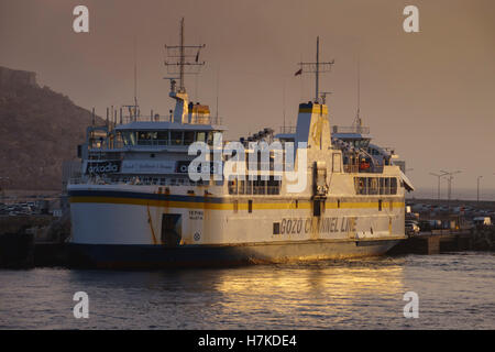 Malta e Gozo - Canale di Gozo Line traghetto tra le isole. Foto Stock