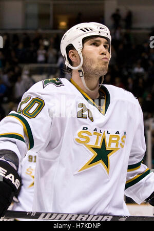 Marzo 25, 2010; San Jose, CA, Stati Uniti d'America; Dallas Stars center Brian Sutherby (20) durante il terzo periodo contro gli squali di San Jose a HP Pavilion. San Jose sconfitto Dallas 3-0. Foto Stock