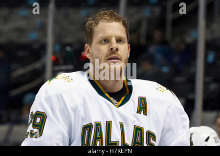 Dicembre 13, 2010; San Jose, CA, Stati Uniti d'America; Dallas Stars center Steve Ott (29) si riscalda prima della partita contro gli squali di San Jose a HP Pavilion. Dallas sconfitto San Jose 3-2 in sparatorie. Foto Stock